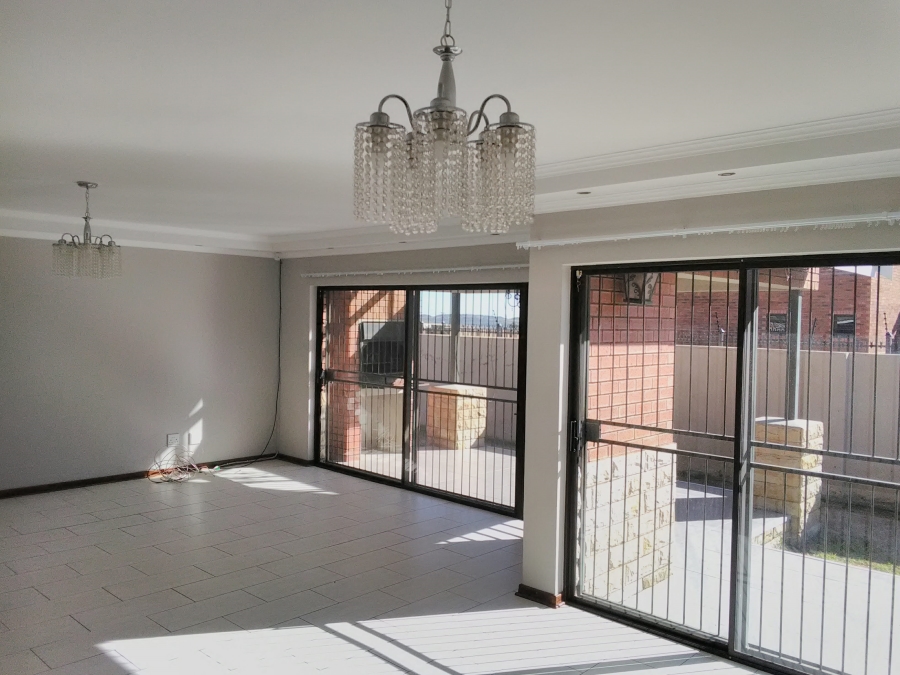 To Let 3 Bedroom Property for Rent in Hillside Free State